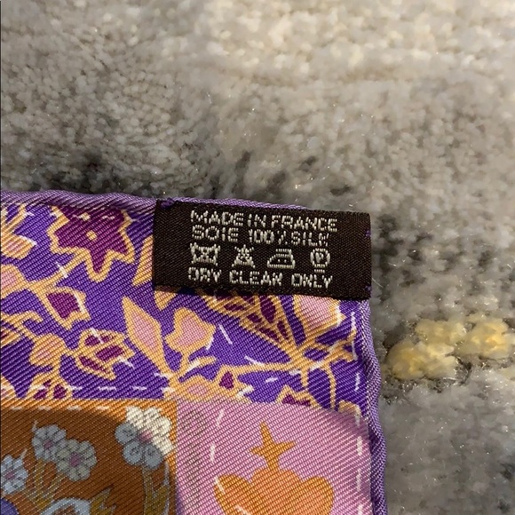 H Square scarf - Picture 3 of 3